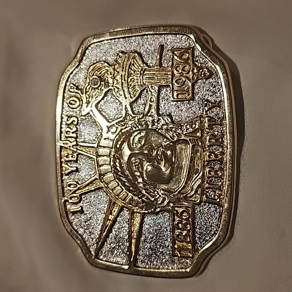 Gold and Silver Belt Buckle - Picture 1 of 2